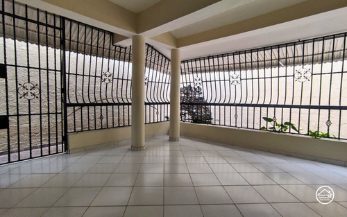 Casa Familiar De 4 Habitaciones, Próxima A La Sirena De San Isidro