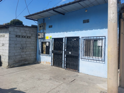Imagen 2 de 2 de Bonita Casa Rentera, Buen Estado, Con Dos Departamentos Con Baños Independientes, Cercana A Mercado Y Canchas Múltiples.