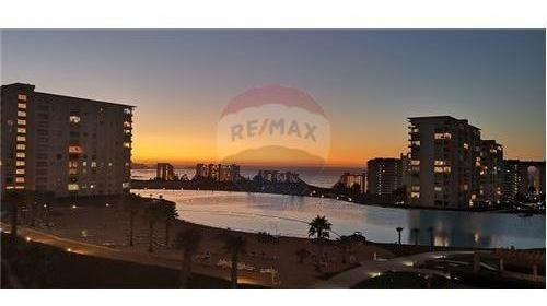 Amoblado Laguna Bahía Con Vista A La Costa
