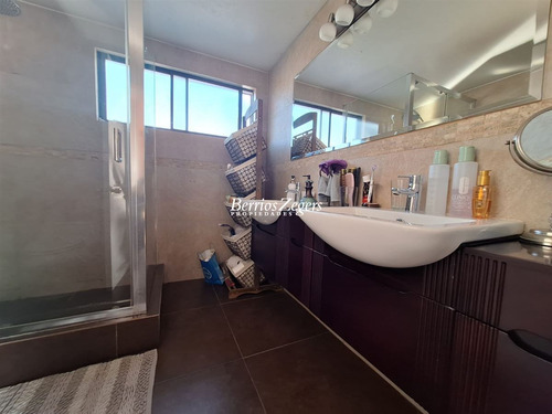 Casa En Venta De 7 Dorm. En Las Condes Pdte.riesco