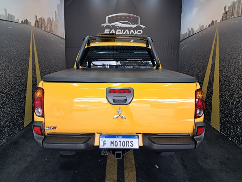 Mitsubishi L200 SAVANA 3.2 4X4 16V TURBO INTERCOOLER DIESEL 4P MANUAL