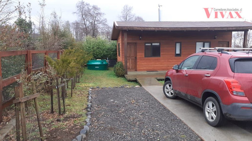 Casa Y Cabaña De Visitas, En Venta Amobladas, 6 D. En Pucón