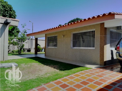 En Venta Casa Con Piscina En Higuerote + Anexo (pe)