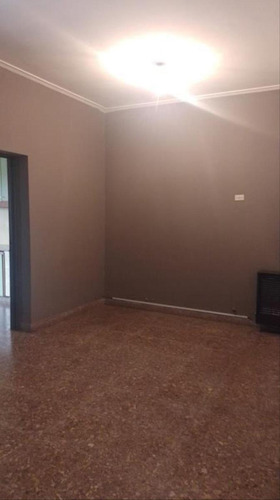 Casa De 2 Dormitorios En Alquiler, Zona Parque Savedra