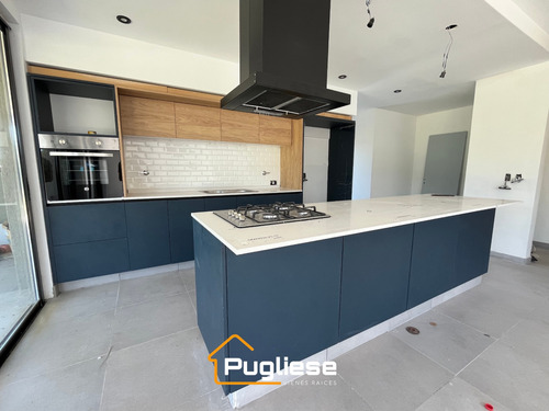 Casa En Venta A Estrenar Con Pileta. Lote Interno. Acacias Puertos