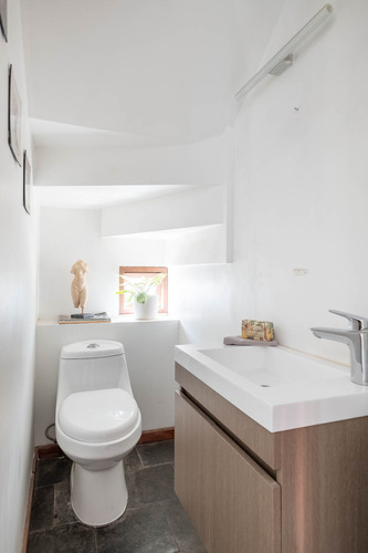 Vive Seguro En Chicureo: Casa Chilena En Condominio Central