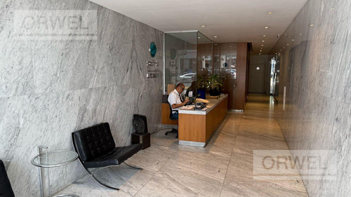 Upgrade. Oficina 80 M2 Al Frente Con Cochera