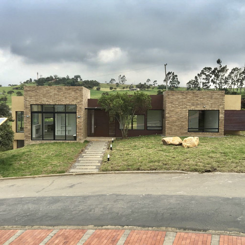 Arriendo Hermosa Casa 1 Nivel - Club House- La Calera