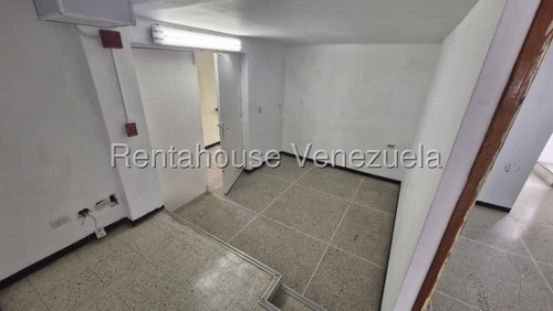 En Alquiler Excelente Oficina Ideal Y Funcional En La Urbina