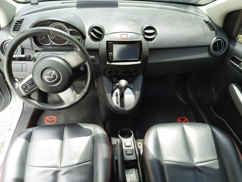 Mazda 2 Automatico 2014