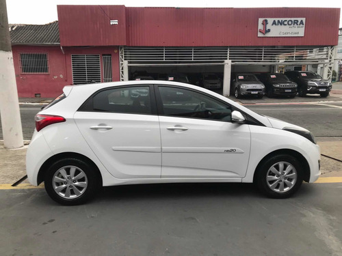 Imagem 4 de 10 de Hyundai Hb20 2014 1.6 Comfort Plus Flex 5p