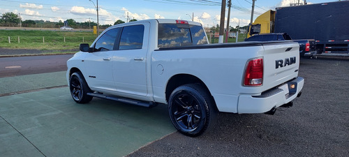 RAM Ram Classic 5.7 Laramie Night Edition Cab. Dupla 4X4 Aut. 4P