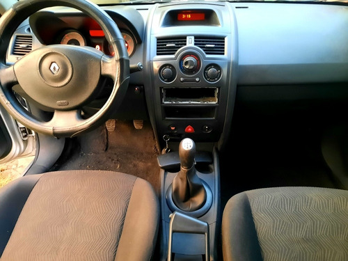 Renault Mégane Ii 1.6 L Confort Plus 2010