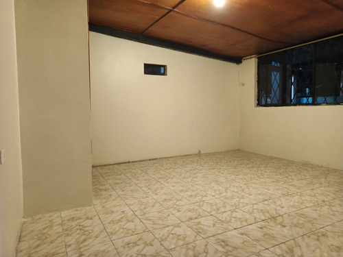Departamento De 3 Habitaciones, 1 Baño, 1 Cocina, 1 Sala
