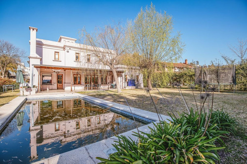 Imagen 2 de 30 de Impecable Casa En Venta En Campos De Álvarez Country Club - Moreno -