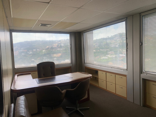 Ym Comoda Oficina De 260 M2 En Santa Paula