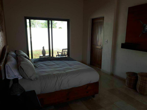 Casa En Venta En Valladolid, Privada Fincas Los Álamos, Modelo Ticul, A 12 Meses.