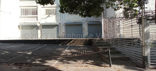 Vendo Estupendo Local Comercial Ubicado En La Pb De Edificio Residencial La Florida !!! Ideal Para Iniciar O Ampliar Cualquier Actividad Comercial, Exceptuando Restaurantes.!!!