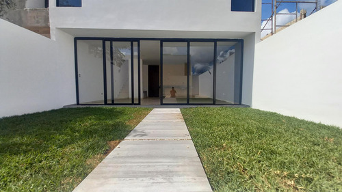 Casa En Venta Merida, Conkal En Privada, Modelo Premium Plus, Entrega Inmediata.