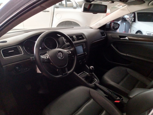 Imagen 5 de 6 de Volkswagen Vento 2.5 Luxury