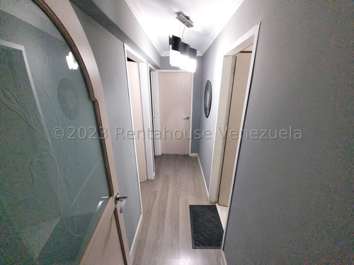 Ss: Vende Apartamento 24-9847 En San Roman De 105.4 M2, 2h/2b/1pe