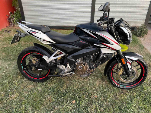 Imagen 5 de 16 de Moto Bajaj Rousser 200cc Impecable