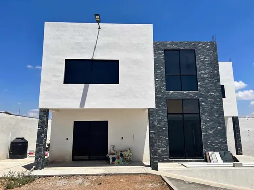 Casa Grande Tipo Minimalista