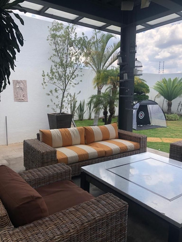 Imagen 10 de 30 de Moderna Casa En Venta, Renta O Renta Con Opción A Compra