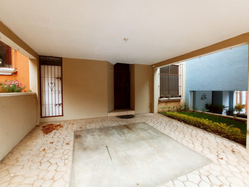 Imagen 2 de 30 de Vendo Hermosa Casa, Ubicada En Sector Preferencial De Alta Plusvalia Y Seguridad, Excelente Condiciones Rodeada De Naturaleza