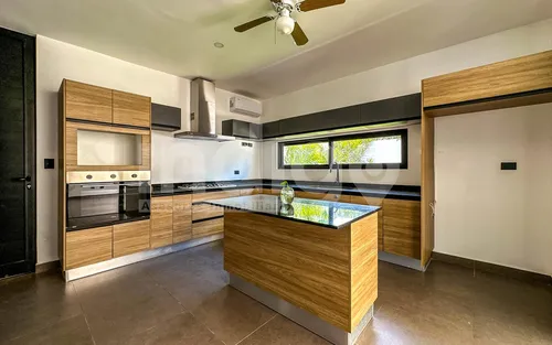 Casa En Venta En Mérida En Privada Arbórea En Conkal