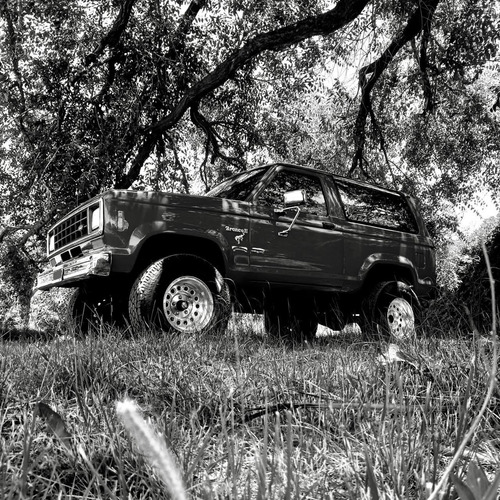 Ford Bronco XLT V6