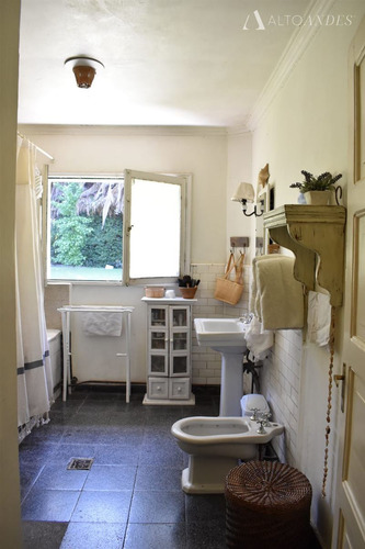 Casa En Venta De 4 Dorm. En Buín
