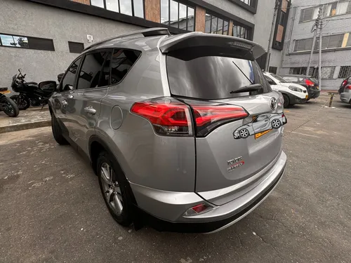 Toyota RAV4 2.0 Street