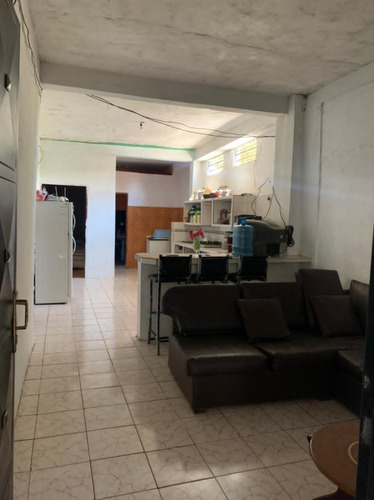 Imagen 4 de 8 de Venta De Comoda Casa Con Local En La Playa De Santa Isabel, Oeste De Barquisimeto.