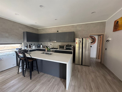 Casa En Venta De 3 Dorm. En Pucón