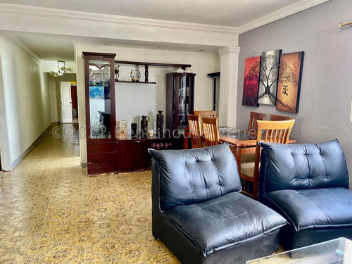  Vende Apartamento Judibana, Credito Pdvsa. Punto Fijo, Estado Falcon. #23-12482.