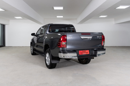 Imagen 6 de 14 de Toyota Hilux 4x2 Srv Mt 2018