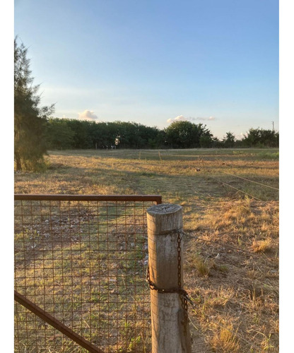 Excelente 5 Hectáreas En Esquina Con 2 Casas Y Galpones