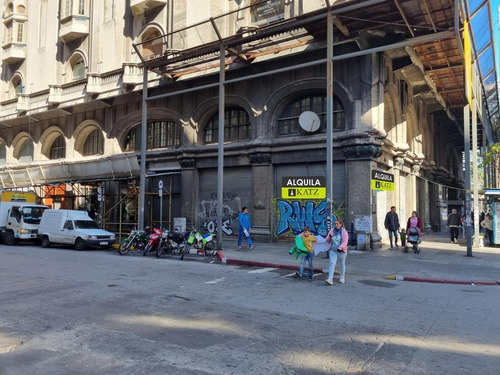 Imagen 2 de 25 de Local -esquina En 18 De Julio Esquina Andes , 450 M2, 45 Mts De Frente !!