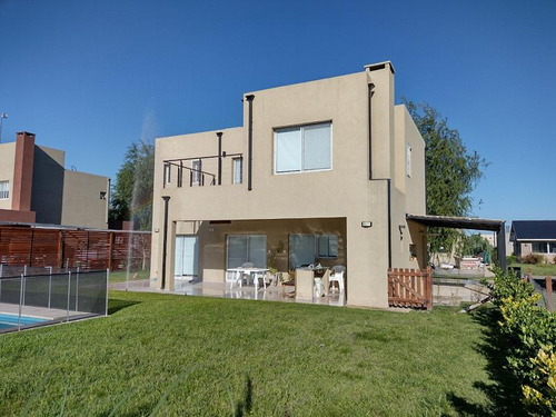 Casa De 4 Ambientes En Venta En Barrio Los Talas.canning-san Vicente.