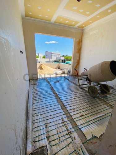 Imagen 21 de 23 de Casa Con Pileta Con 5 Cuartos En San Ramon