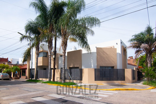 Casa 4 Amb. Con Terraza Quincho Y Parrilla En Barrio Naon