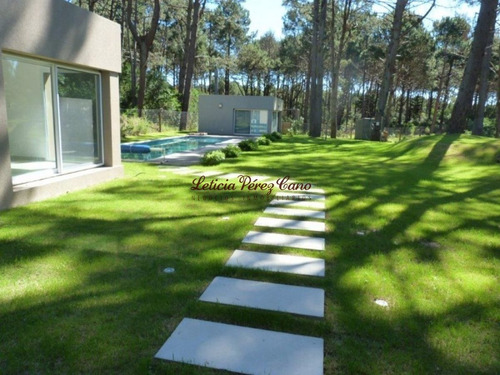 Imagen 11 de 30 de Venta Casa 4 Dormitorios En Club Del Lago, Laguna Del Sauce, Punta Ballena