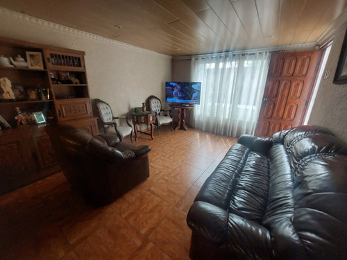 Se Vende Amplia Y Cómoda Propiedad Con Excelente Ubicación