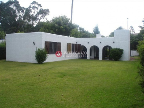 Casa En Venta Y Alquiler, San Rafael, Punta Del Este, 3 Dormitorios.- Ref: 6366