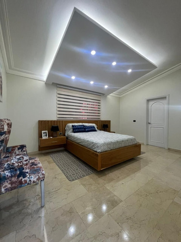 Casa En Los Cacicazgos En Venta, Santo Domingo