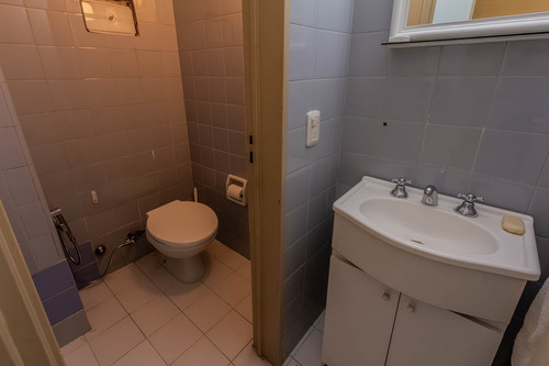 Venta Oficina C/ 2 Despachos Y Recepción 1° Piso Contra Frente En Retiro, Microcentro