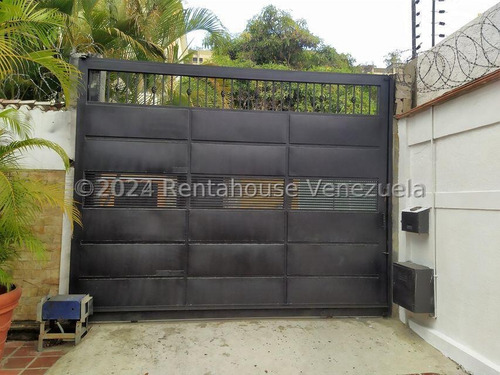 Santa Mónica !! Impecable Y Amplia Casa Comercial Y/o Residencial, 532 M2, 3 Oficinas Privadas Con Posibilidad De Ampliación Para Otras Oficinas, 6 Pe. Apartamento Y Anexo Totalmente Equipados !!