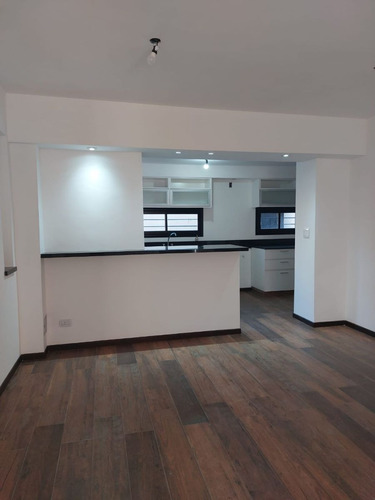 Imagen 5 de 16 de Venta De Hermoso Chalet Reciclado A Nuevo En Ituzaingo Norte