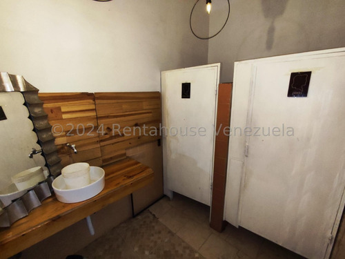 Raiza Suárez Vende Fondo De Comercio Ubicado En Cabudare 2 4 1 9 5 3 5 Funciona Como Tasca Restaurante, Licorería Y Bodegón. En Una Zona De Alto Tráfico Vehicular Y Afluencia De Personas